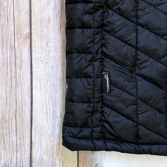 The North Face Men’s ThermoBall Trekker Jacket In Black - Picture 6 of 9